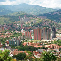 Digital-Nomads-in-Medellin,-Colombia
