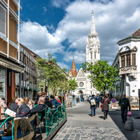 Digital-Nomads-in-Budapest,-Hungary