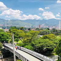 Digital-Nomads-in-Medellin,-Colombia