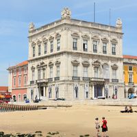 Best Bookstores and Libraries in Lisbon