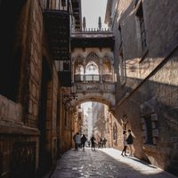 Best Bookstores and Libraries in Barcelona